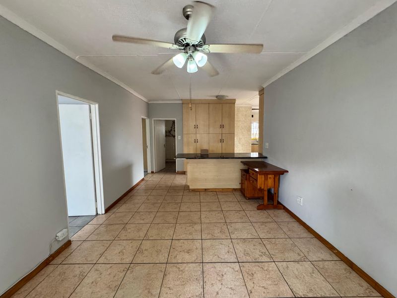 Spacious 3-Bedroom Home with 2-Bedroom Flat and Great Potential in Tasbet Park - Photo 5