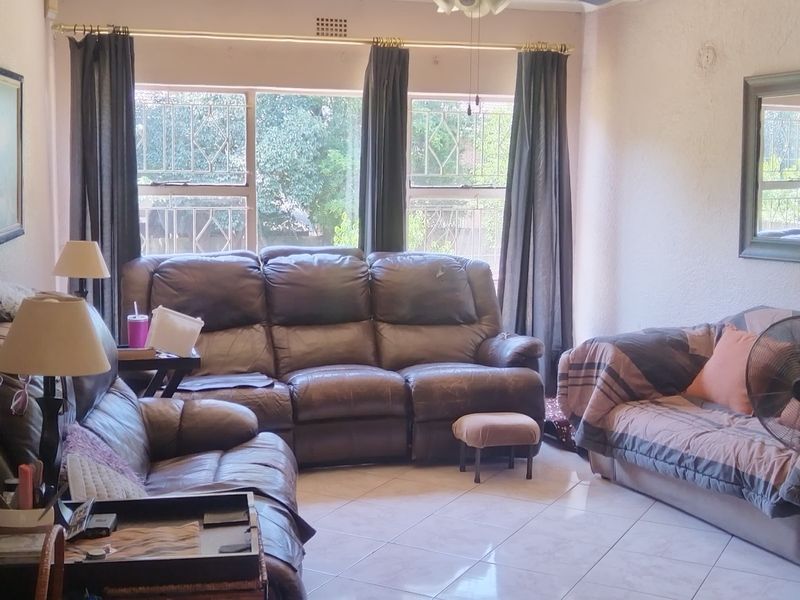 Great property close to patriot school. - Photo 4