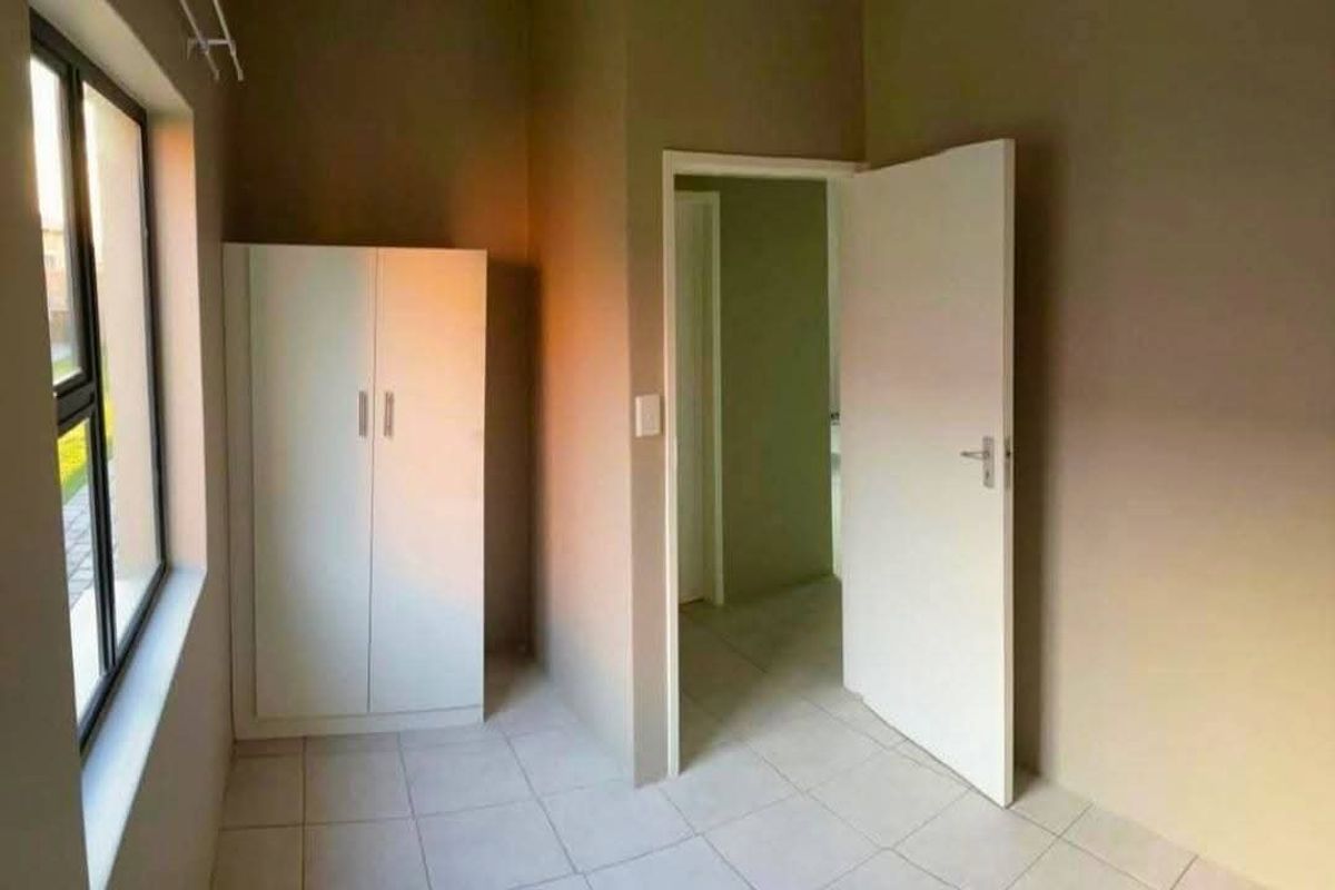 Modern 3 Bedroom Home in Secure Complex – Terra Nova - Photo 5