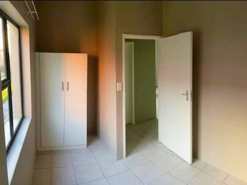 Modern 3 Bedroom Home in Secure Complex – Terra Nova - Photo 5