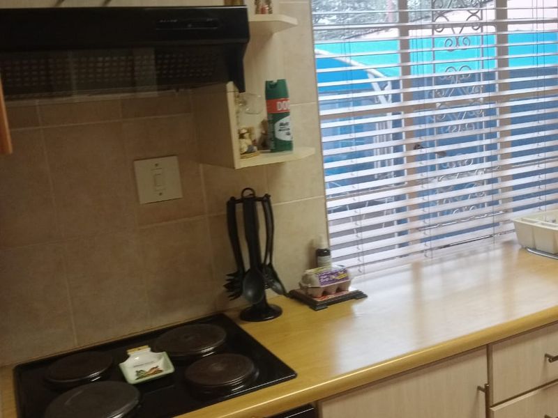 Charming Family Home in a Prime Location! - Photo 5