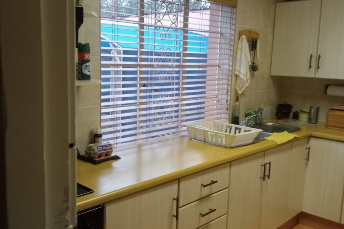 Charming Family Home in a Prime Location! - Photo 4