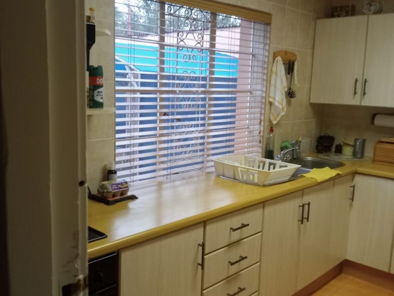 Charming Family Home in a Prime Location! - Photo 4