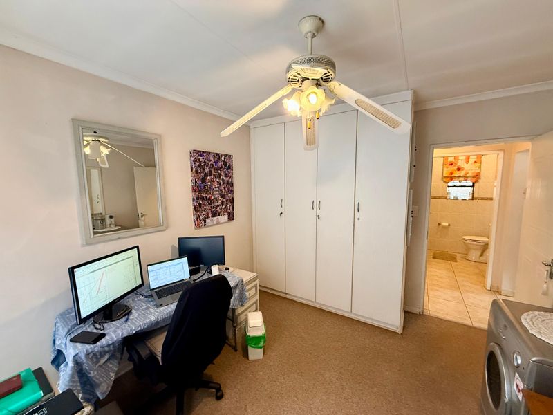 Modern 3-Bedroom Townhouse for Sale. - Photo 10