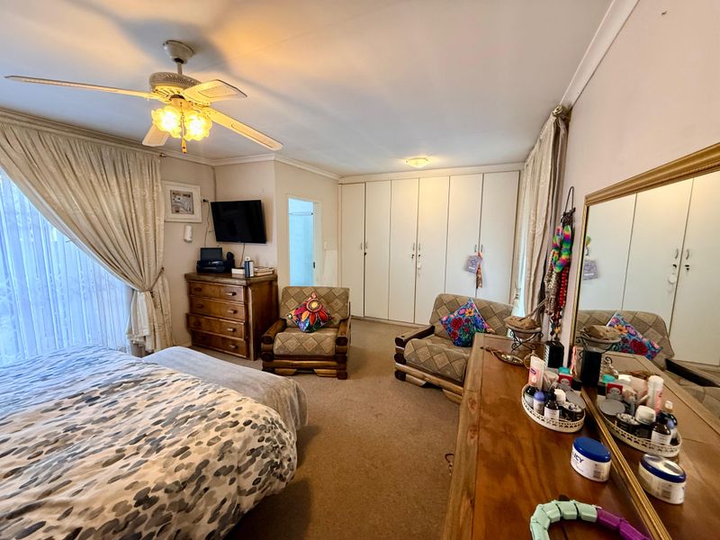 Modern 3-Bedroom Townhouse for Sale. - Photo 8