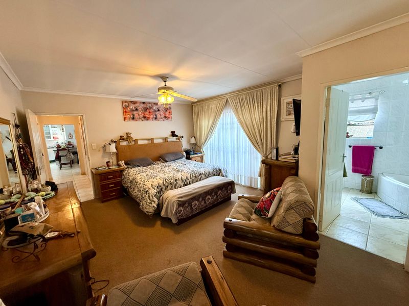 Modern 3-Bedroom Townhouse for Sale. - Photo 7