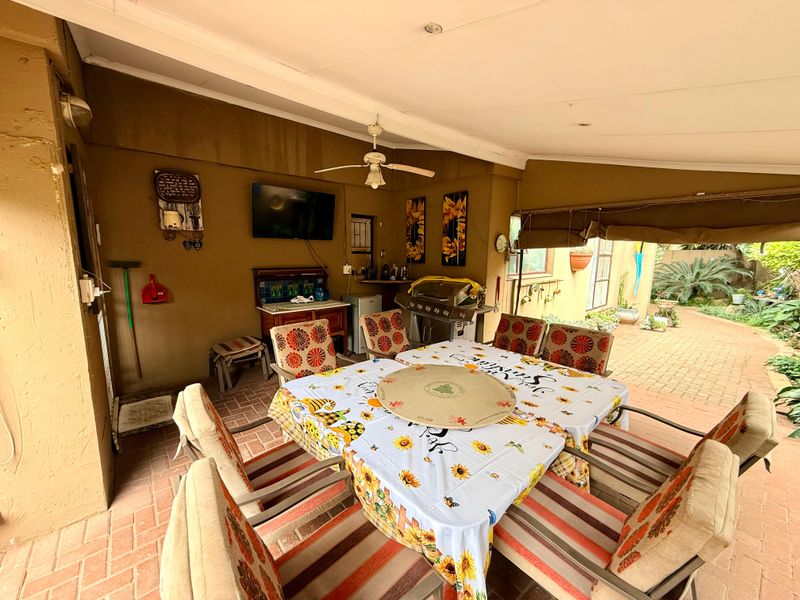 Modern 3-Bedroom Townhouse for Sale. - Photo 3