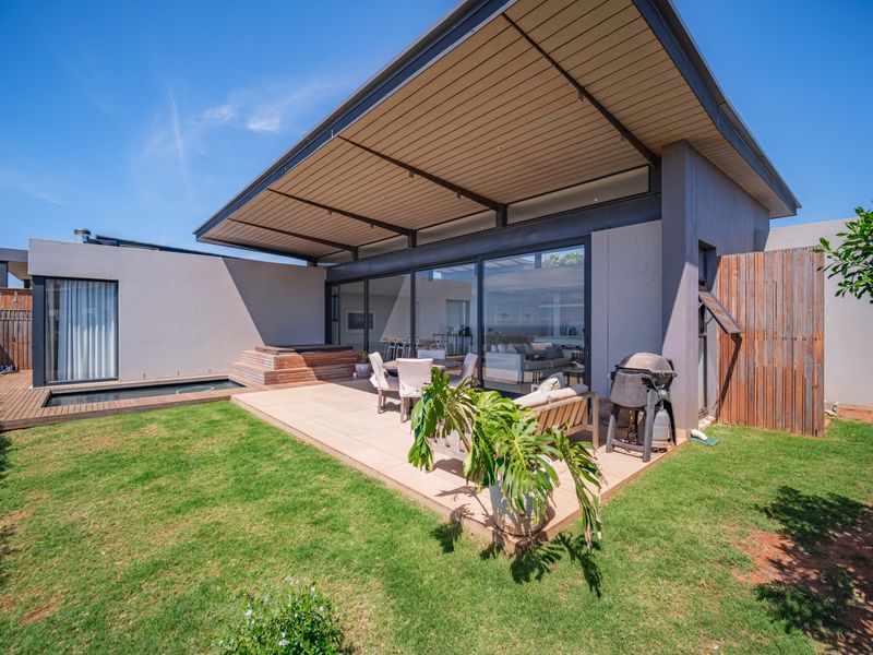 Luxurious 5-Bedroom Home with Panoramic Sea Views in Gold Coast Estate, Sibaya - Photo 7