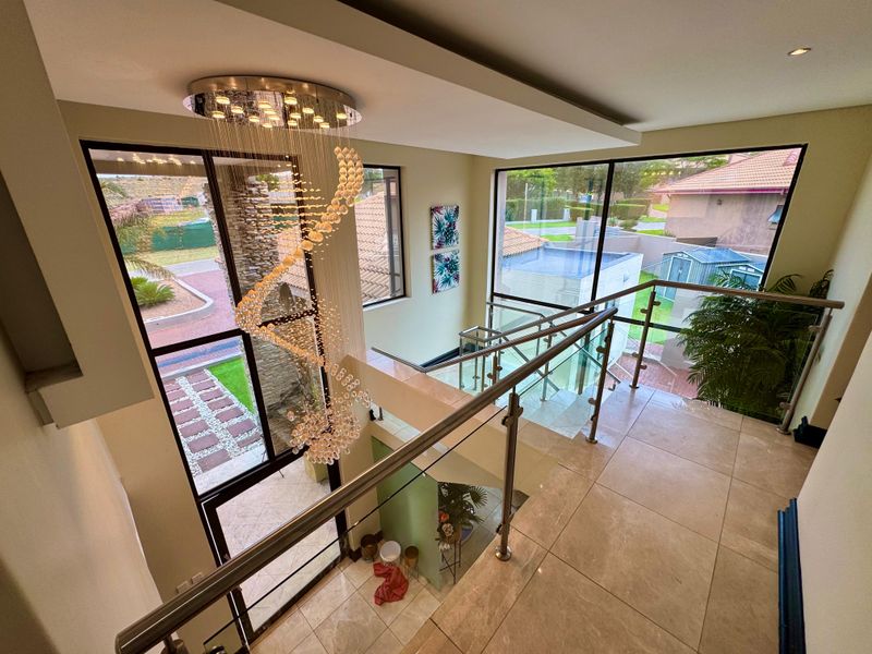 Executive 4 Bedroom Family Residence For Sale - Bankenveld Golf Estate - Photo 4