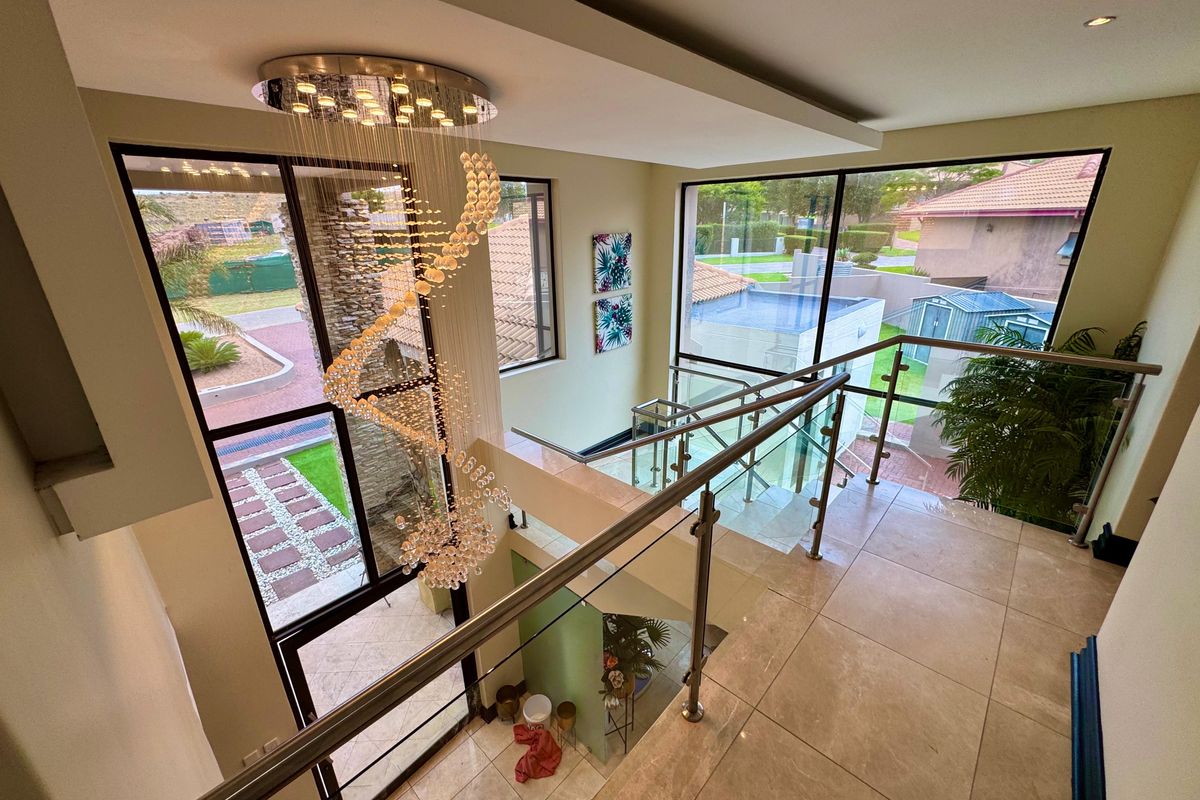 Executive 4 Bedroom Family Residence For Sale - Bankenveld Golf Estate - Photo 4