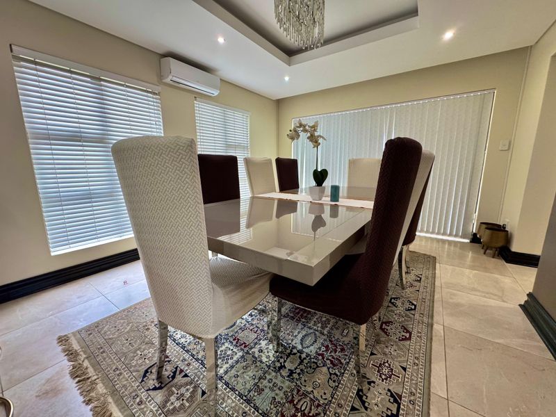 Executive 4 Bedroom Family Residence For Sale - Bankenveld Golf Estate - Photo 9