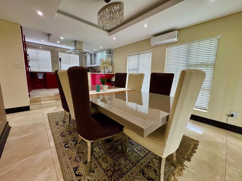 Executive 4 Bedroom Family Residence For Sale - Bankenveld Golf Estate - Photo 10