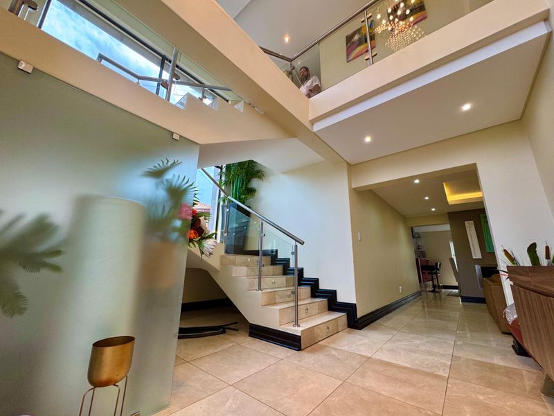 Executive 4 Bedroom Family Residence For Sale - Bankenveld Golf Estate - Photo 5