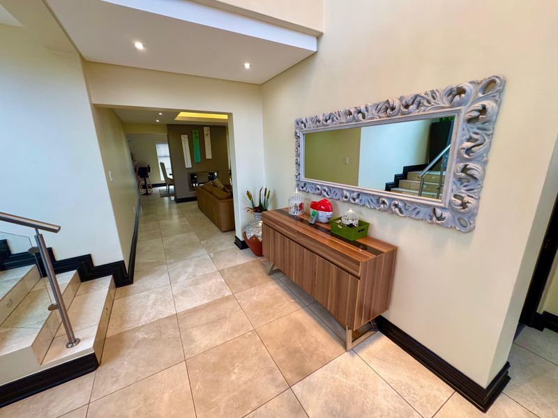 Executive 4 Bedroom Family Residence For Sale - Bankenveld Golf Estate - Photo 6