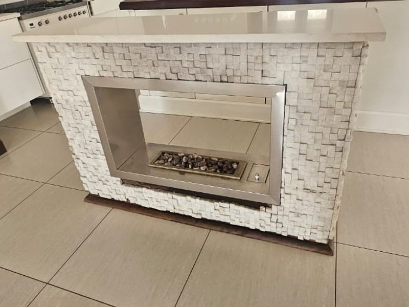 Come and experience luxury living is this modern property in a upmarket estate. - Photo 8