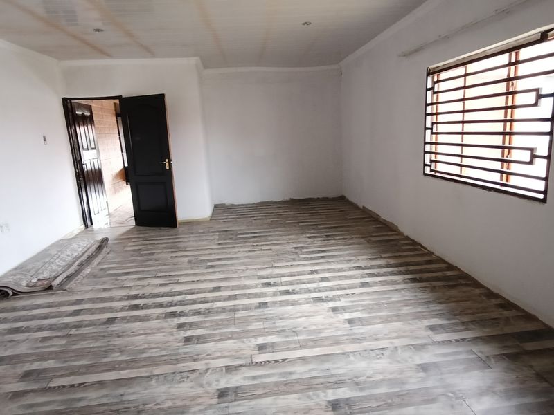 4 Bedroom for sale in secure estate. - Photo 9