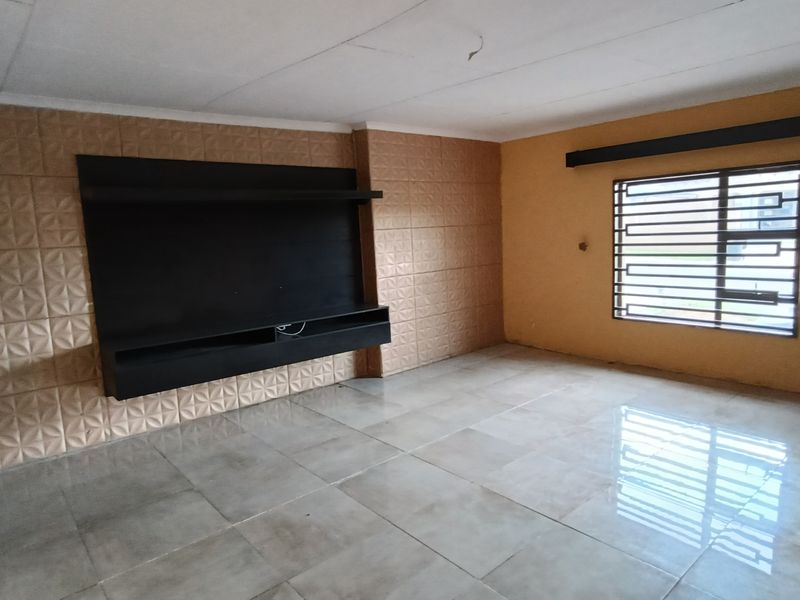 4 Bedroom for sale in secure estate. - Photo 7