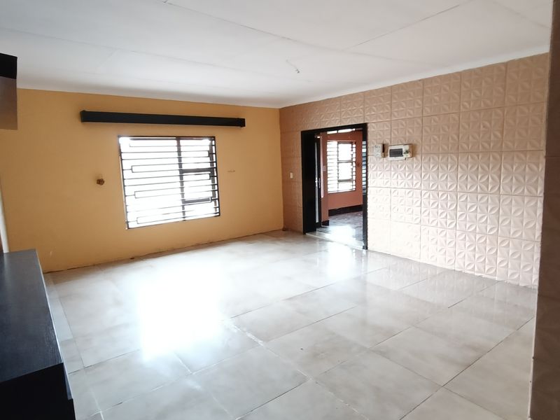 4 Bedroom for sale in secure estate. - Photo 6