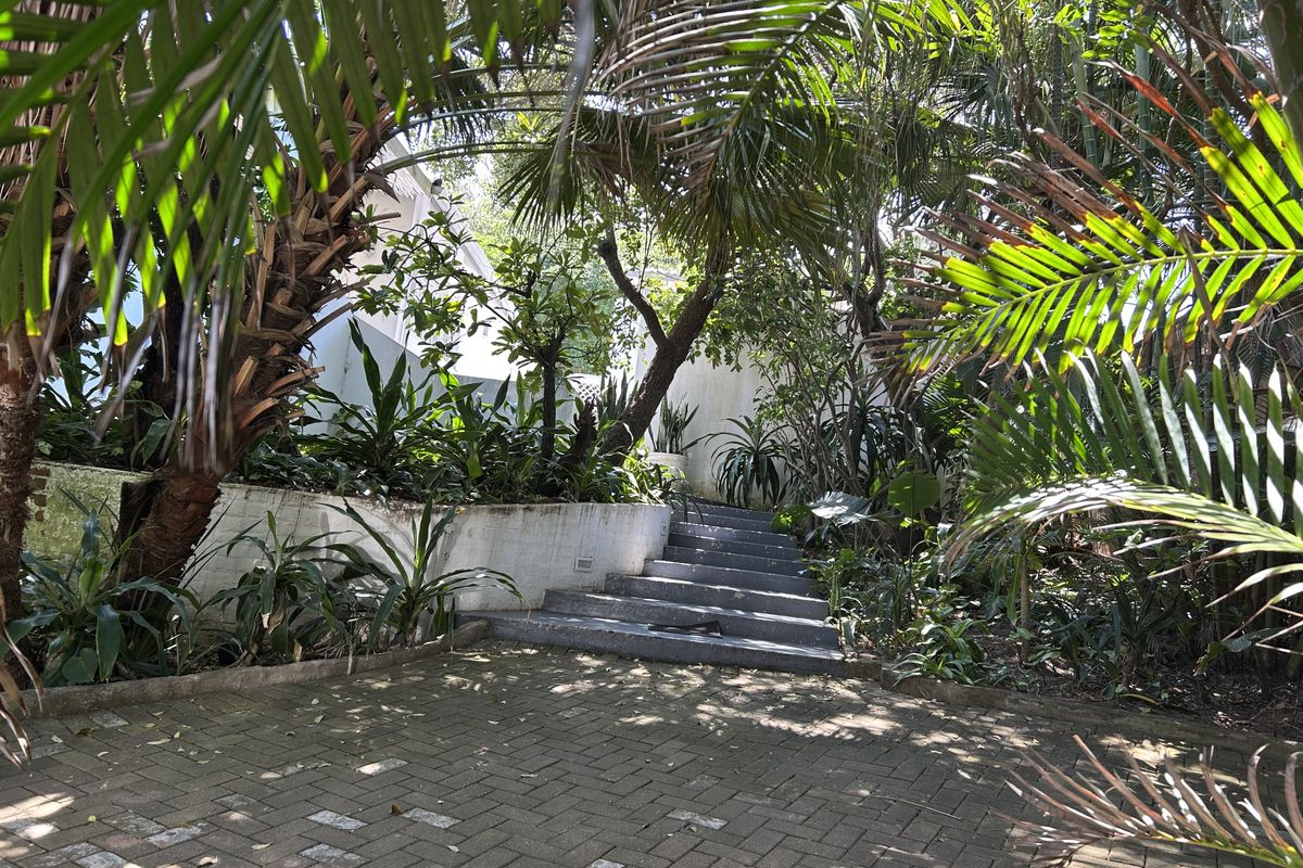 Coastal Charm Meets Modern Living – Steps from the Beach - Photo 2