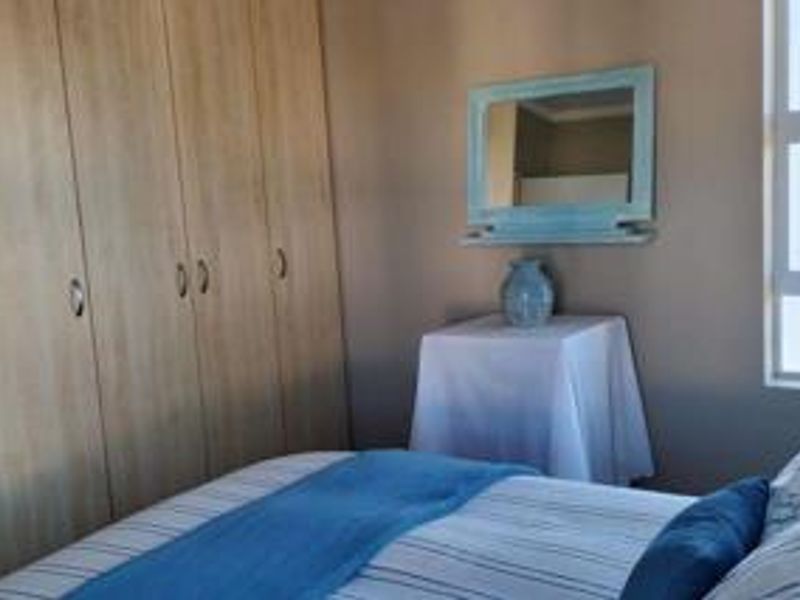 Spacious 3-Bedroom Apartment with Ocean Views - Photo 5