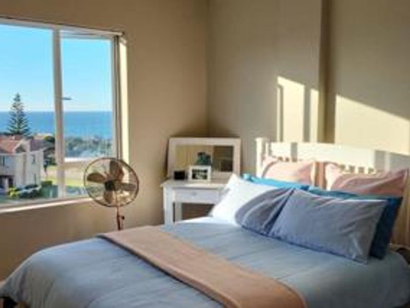 Spacious 3-Bedroom Apartment with Ocean Views - Photo 4