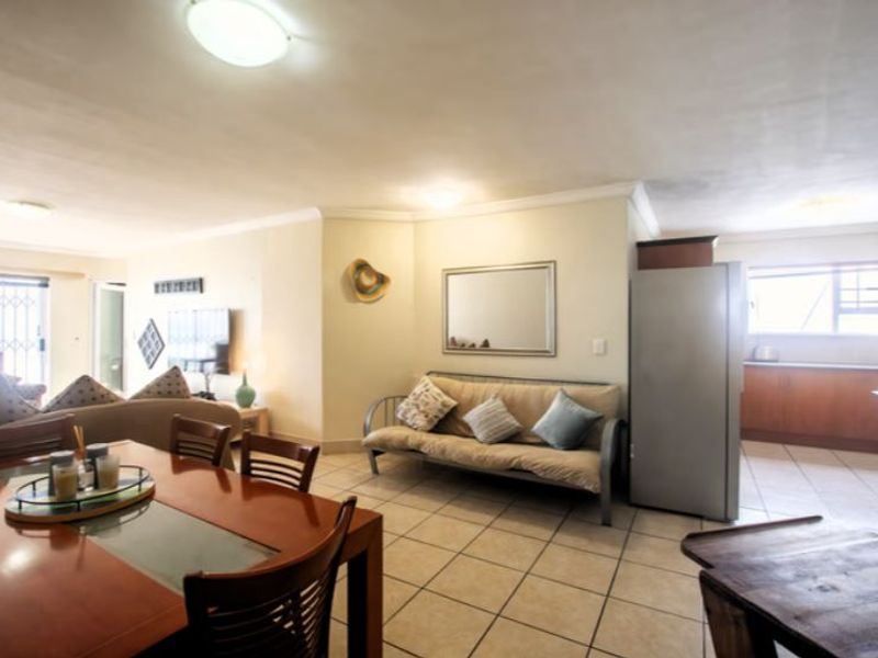 3 Bedroom Main Beach Apartment for Sale - Photo 4