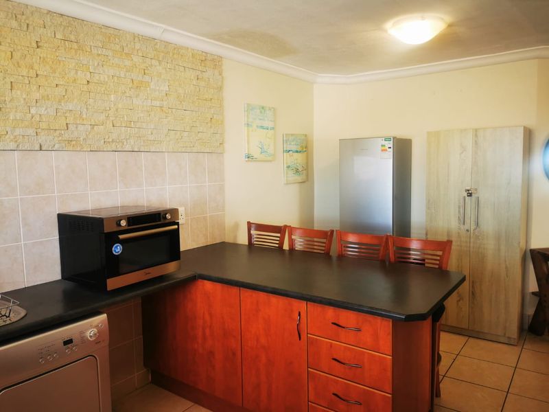 3 Bedroom Main Beach Apartment for Sale - Photo 10
