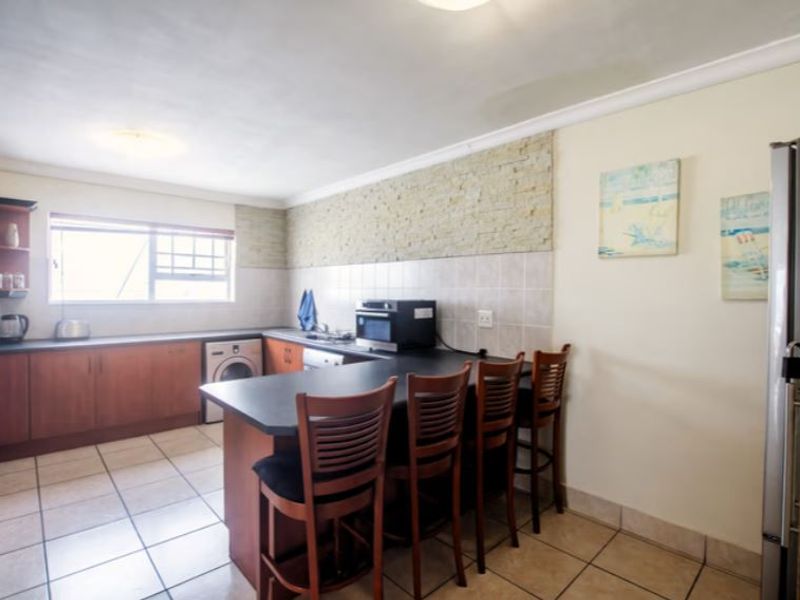 3 Bedroom Main Beach Apartment for Sale - Photo 8