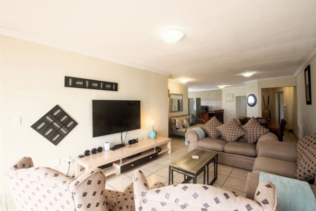 3 Bedroom Main Beach Apartment for Sale - Photo 5