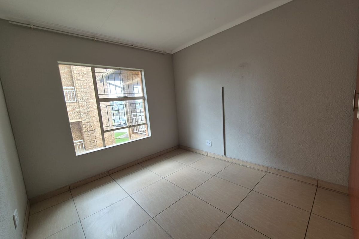 !Lovely Apartment in Safe and Secure Complex! - Photo 5