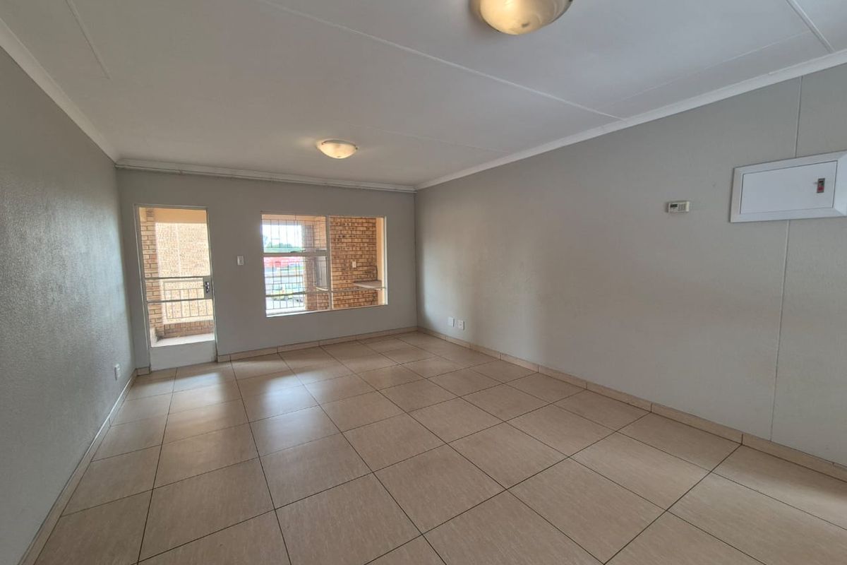 !Lovely Apartment in Safe and Secure Complex! - Photo 2