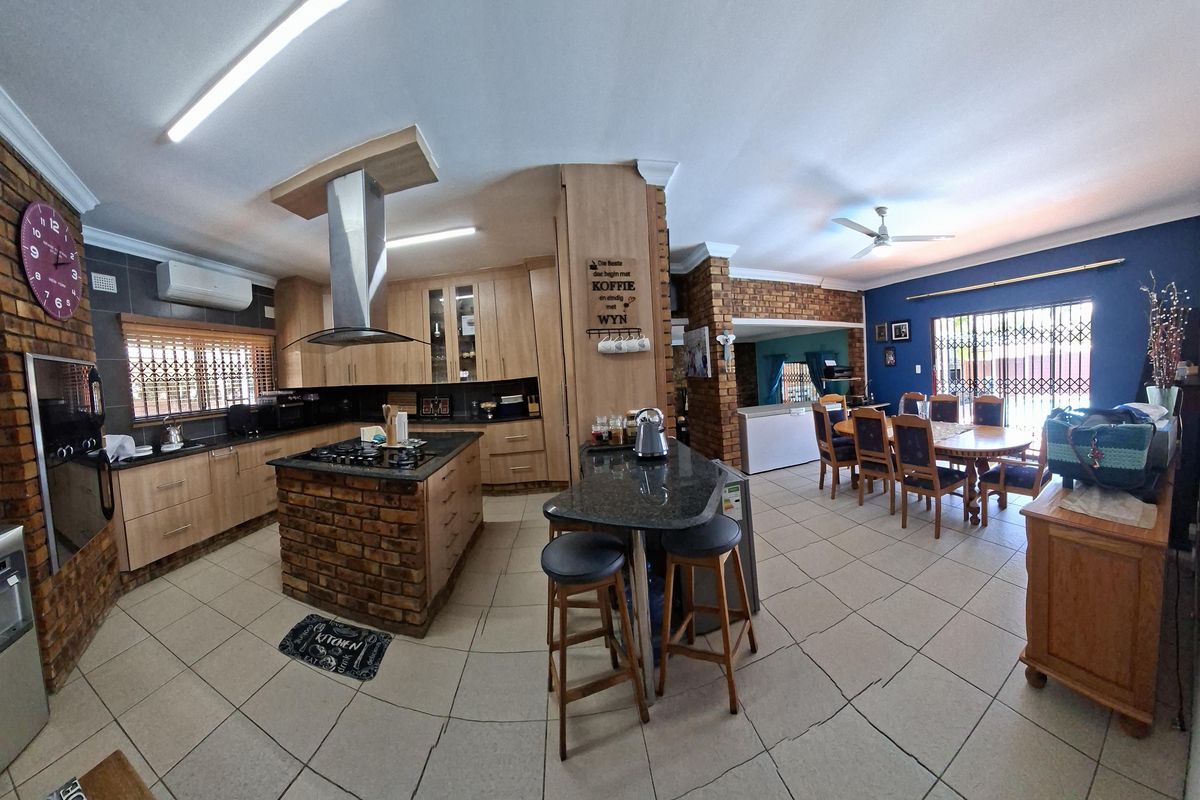 Meer En See - Prime Spot Beauty - with Flatlet: Stunning family HOME, with income opportunity! - Photo 2