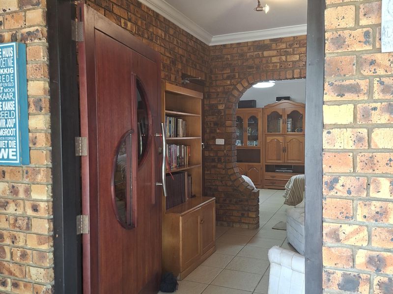 Meer En See - Prime Spot Beauty - with Flatlet: Stunning family HOME, with income opportunity! - Photo 9