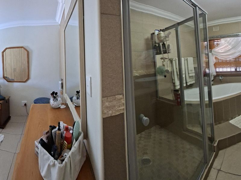 Meer En See - Prime Spot Beauty - with Flatlet: Stunning family HOME, with income opportunity! - Photo 7