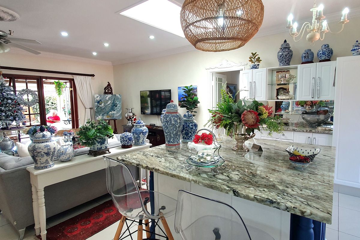 Modern Elegance Meets Timeless Comfort in Levyvale, Uitenhage - Photo 2