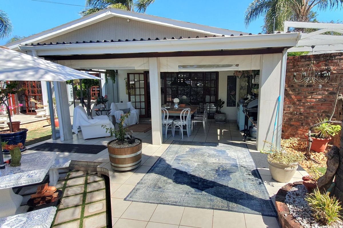 Modern Elegance Meets Timeless Comfort in Levyvale, Uitenhage - Photo 3