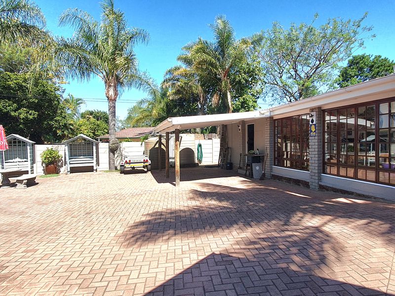 Modern Elegance Meets Timeless Comfort in Levyvale, Uitenhage - Photo 10