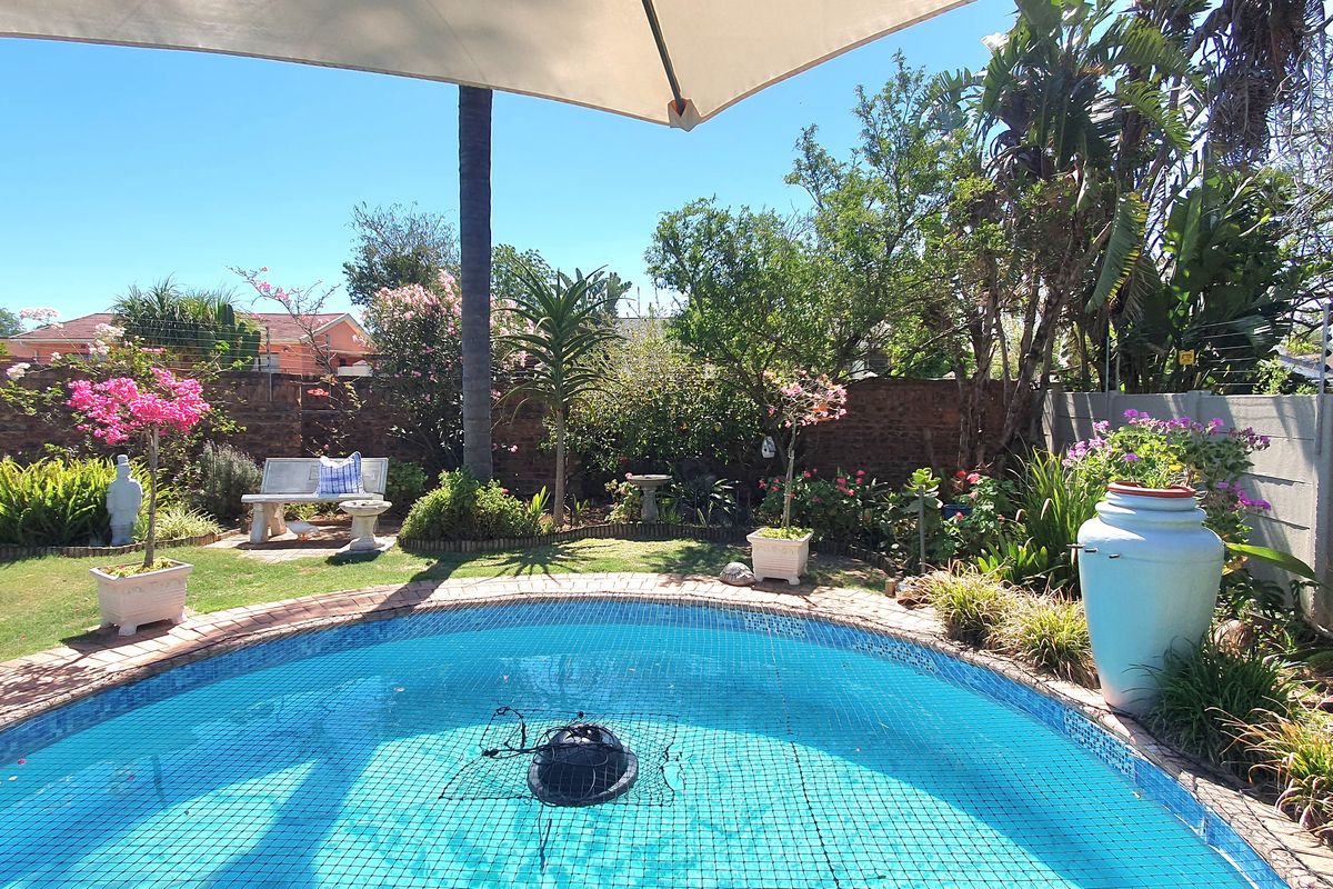 Modern Elegance Meets Timeless Comfort in Levyvale, Uitenhage - Photo 4