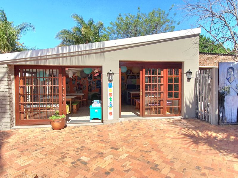 Modern Elegance Meets Timeless Comfort in Levyvale, Uitenhage - Photo 8