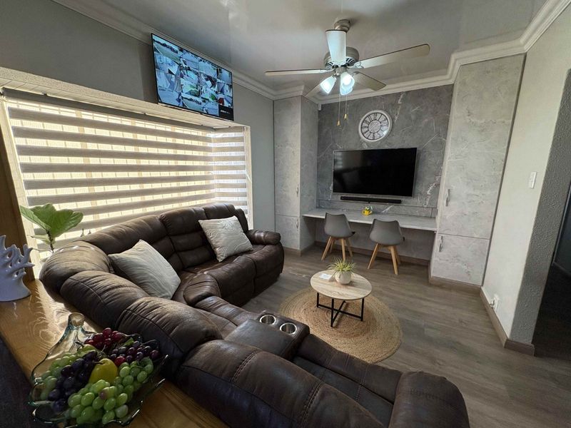 Magnificent & Neat As A Pin Property In The Prime Location Of SE 3 - Photo 4