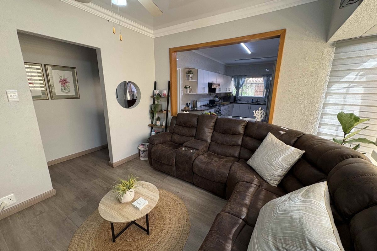 Magnificent & Neat As A Pin Property In The Prime Location Of SE 3 - Photo 3