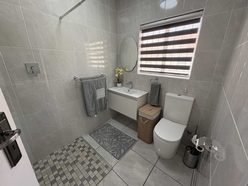 Magnificent & Neat As A Pin Property In The Prime Location Of SE 3 - Photo 9