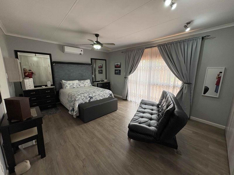 Magnificent & Neat As A Pin Property In The Prime Location Of SE 3 - Photo 8
