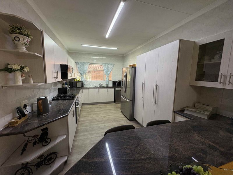 Magnificent & Neat As A Pin Property In The Prime Location Of SE 3 - Photo 7