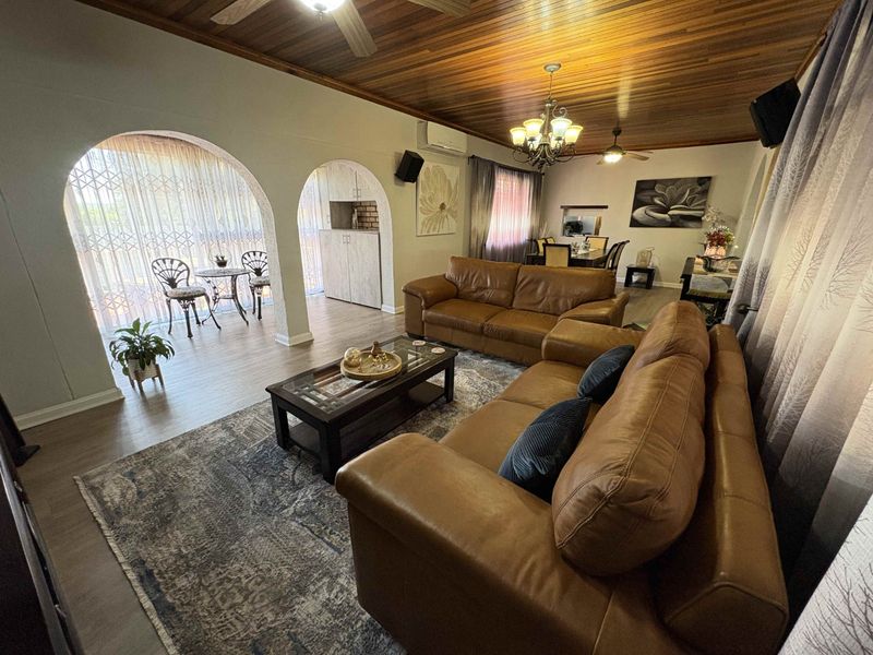 Magnificent & Neat As A Pin Property In The Prime Location Of SE 3 - Photo 5