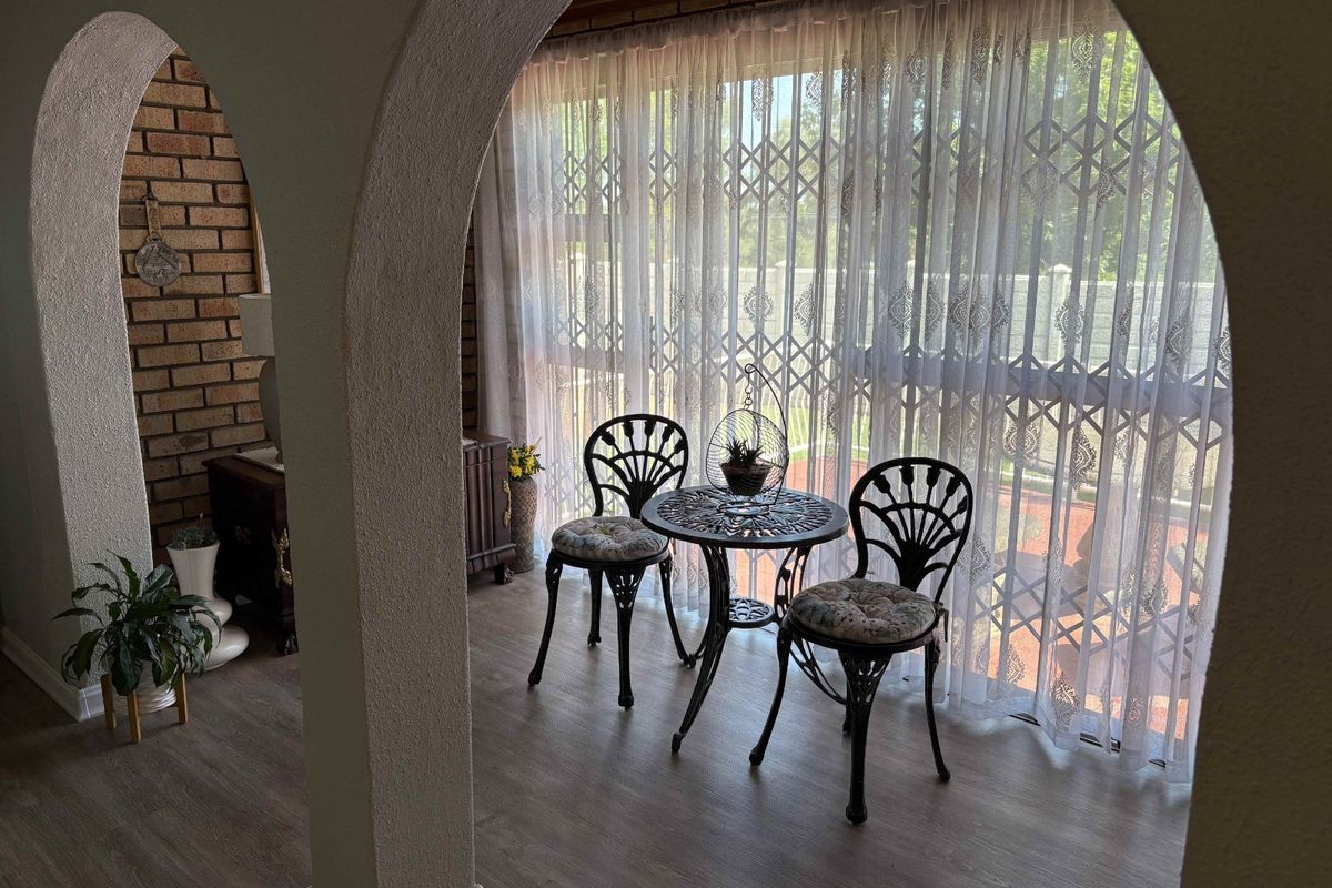 Magnificent & Neat As A Pin Property In The Prime Location Of SE 3 - Photo 2