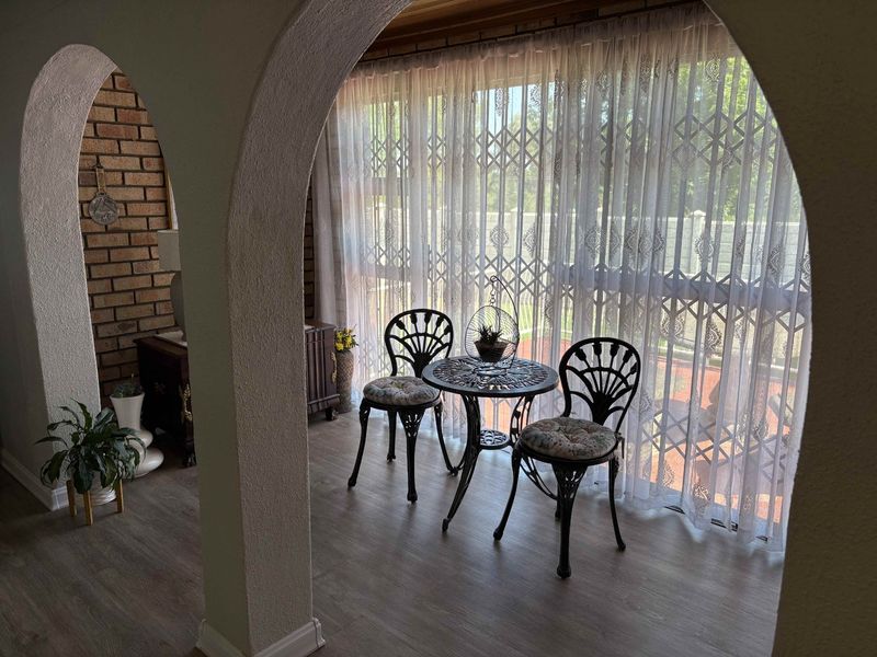 Magnificent & Neat As A Pin Property In The Prime Location Of SE 3 - Photo 2