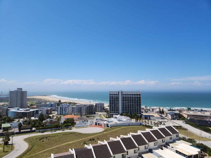 Newly Renovated 2-Bedroom, 1.5-Bathroom Apartment with Stunning Sea Views - Photo 1