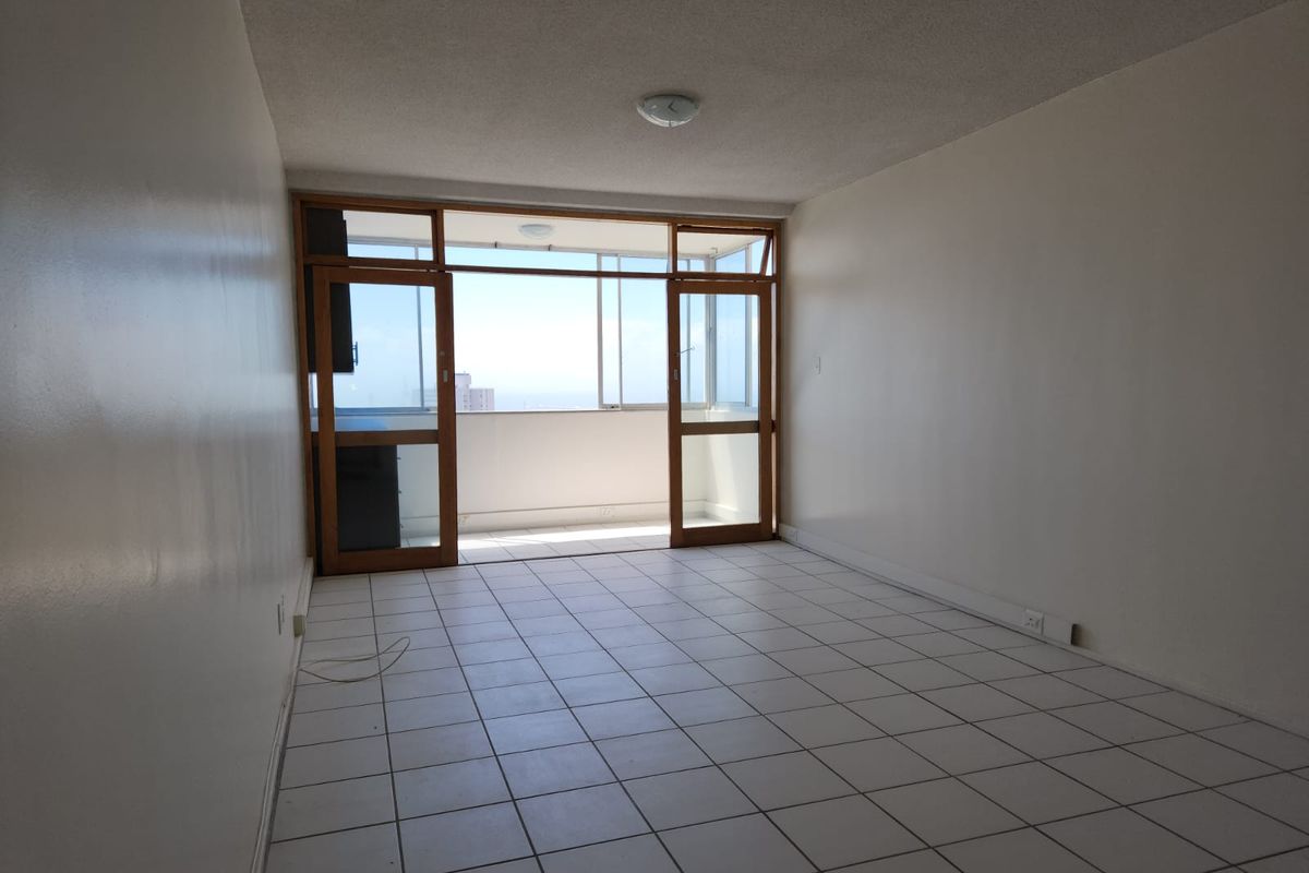 Newly Renovated 2-Bedroom, 1.5-Bathroom Apartment with Stunning Sea Views - Photo 5