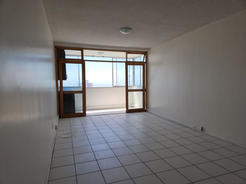Newly Renovated 2-Bedroom, 1.5-Bathroom Apartment with Stunning Sea Views - Photo 5